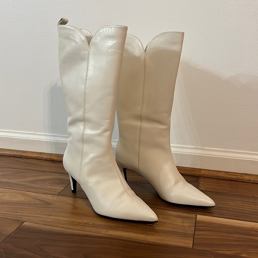White leather Ted Baker Seydi pointed toe boots!